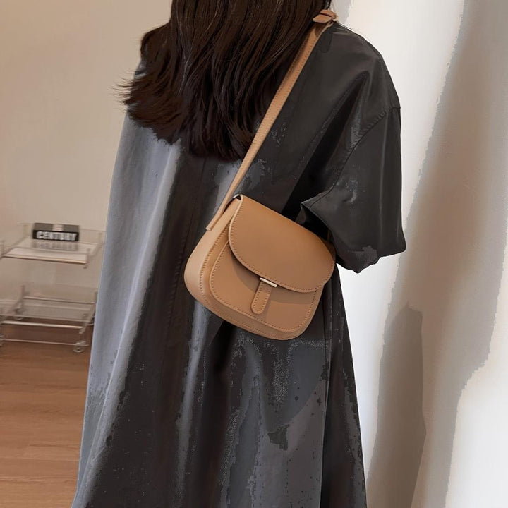 Retro Grace | Elegant Saddle Crossbody Bag