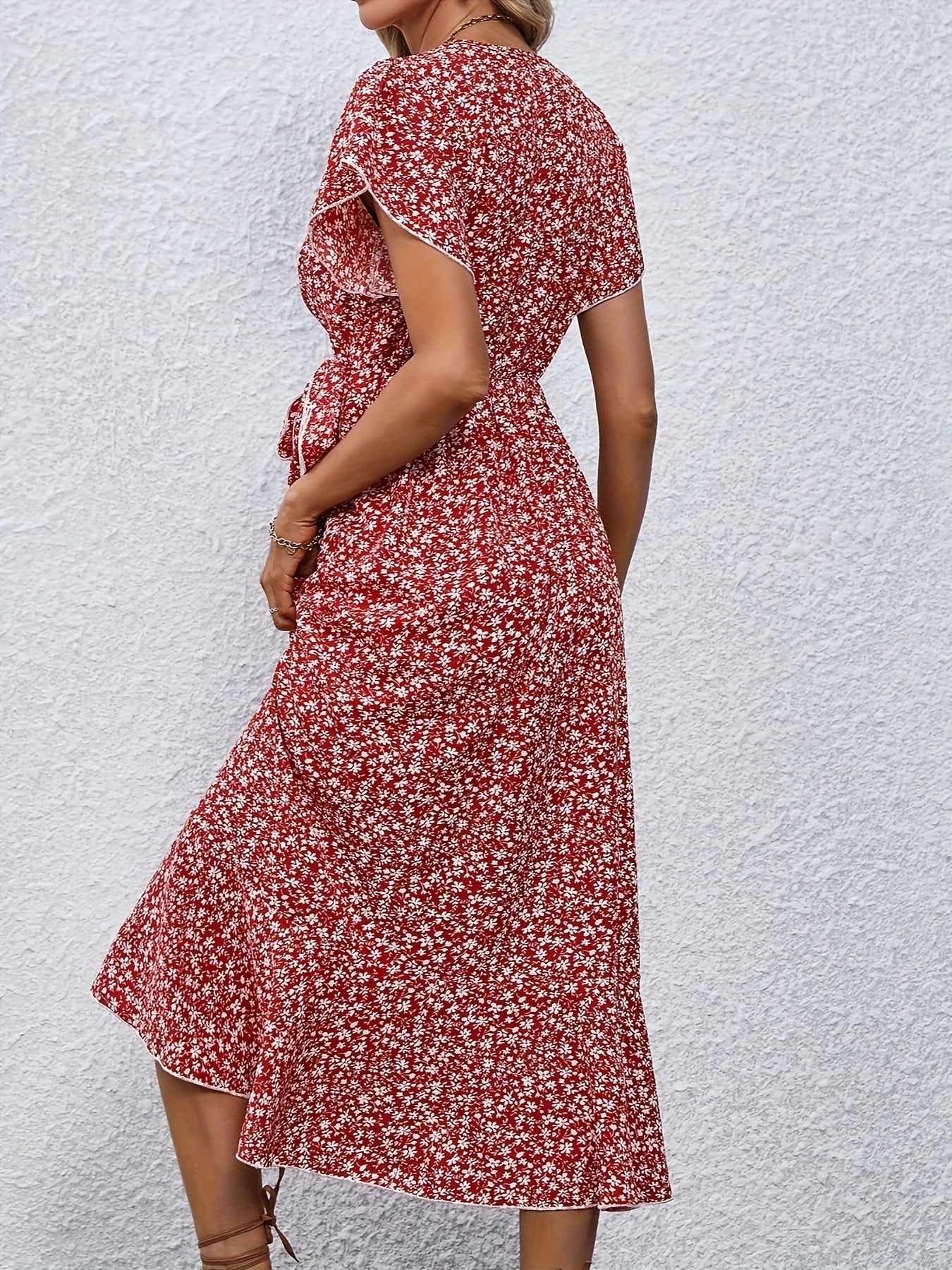 Stylish Small Floral Dress - Elegant, Trendy for Casual Wear