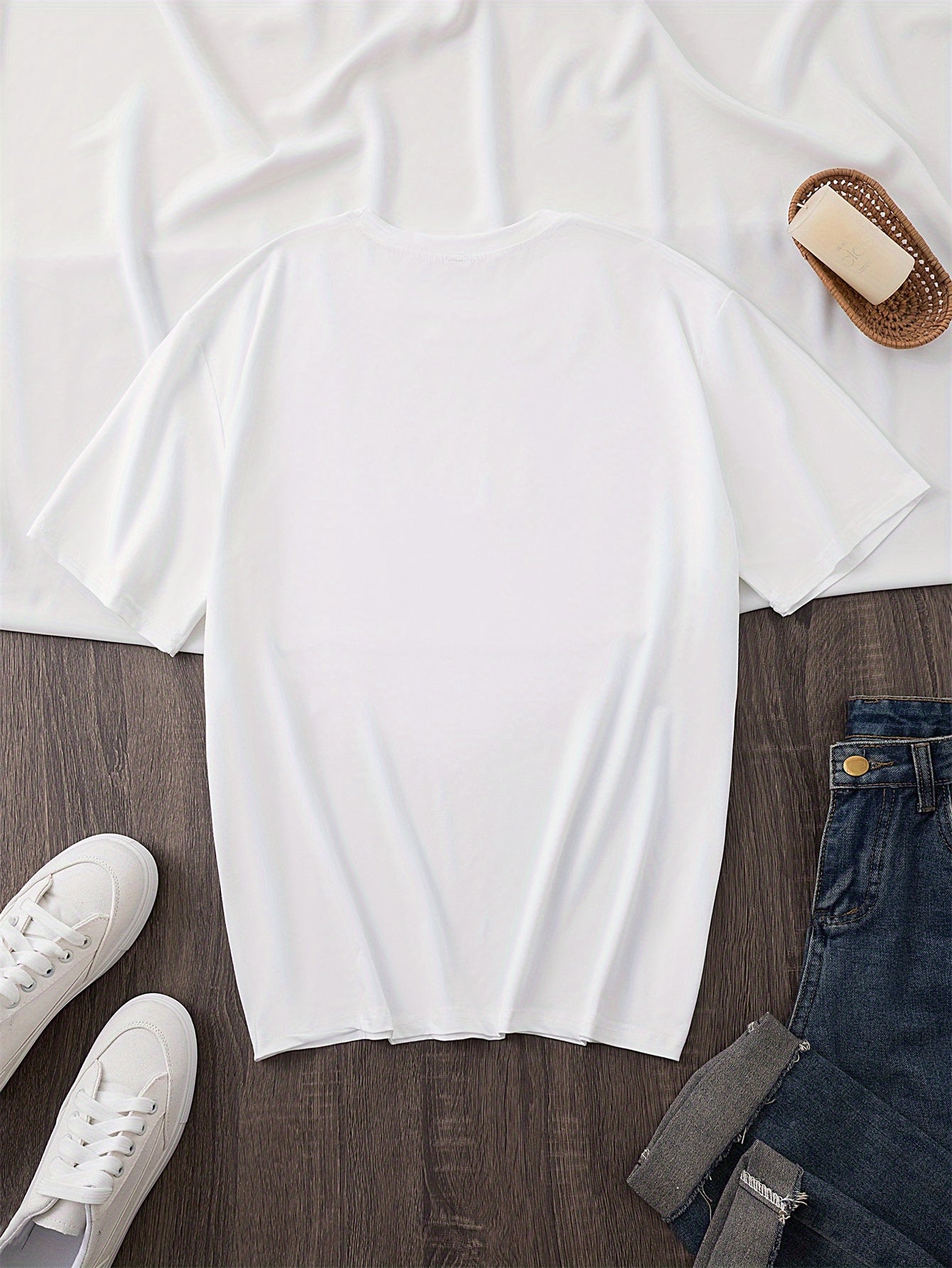 Fashionable Women'S T-Shirt with Short Sleeves And a Round Neck - veyora
