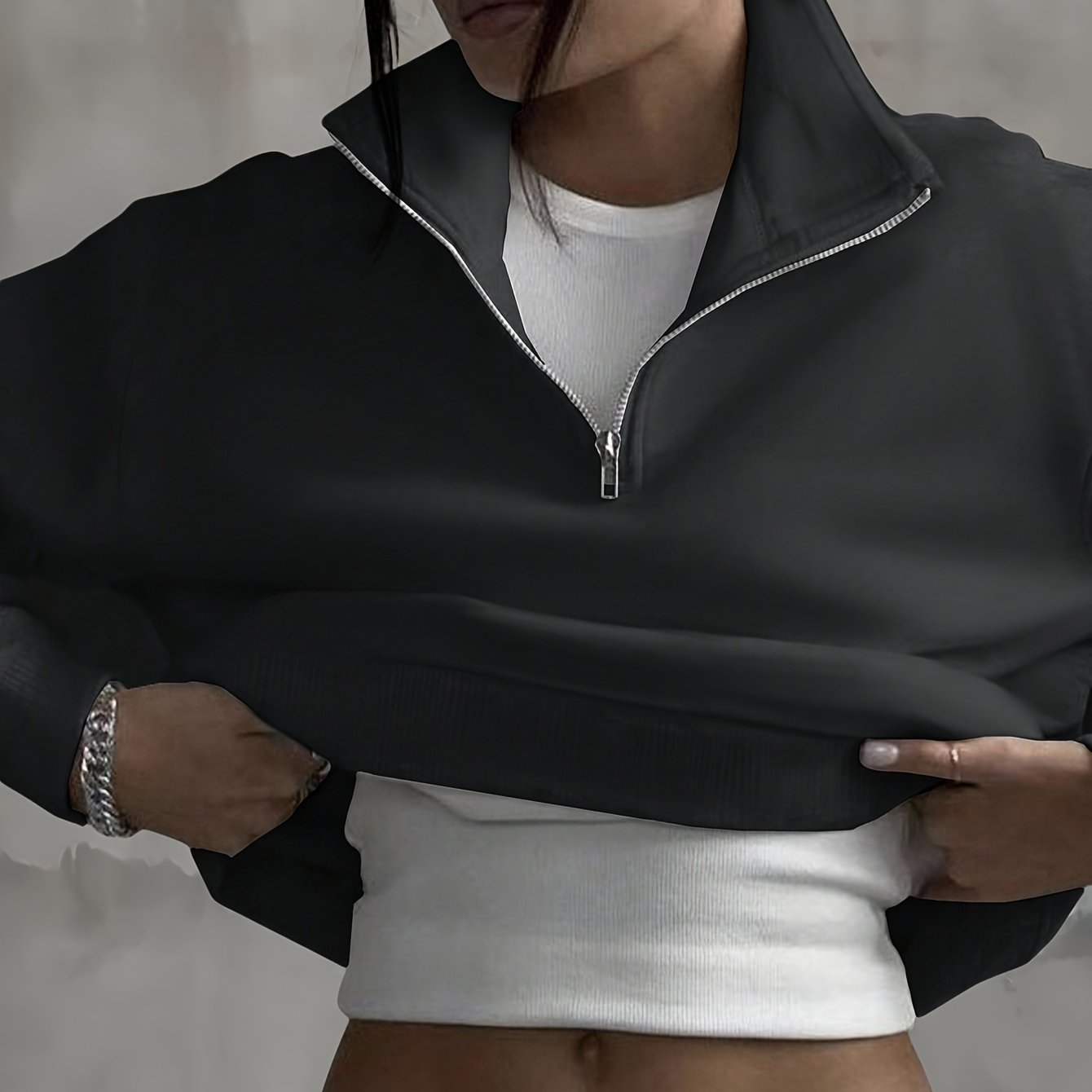 A Half - Zip Collar Sweatshirt in Solid Color, Loose And Casual, Perfect for Sportswear. It Features a Relaxed Street Style, Ideal for Dates, Parties, And Valentine'S Day. A Must - Have for Work Commutes - veyora