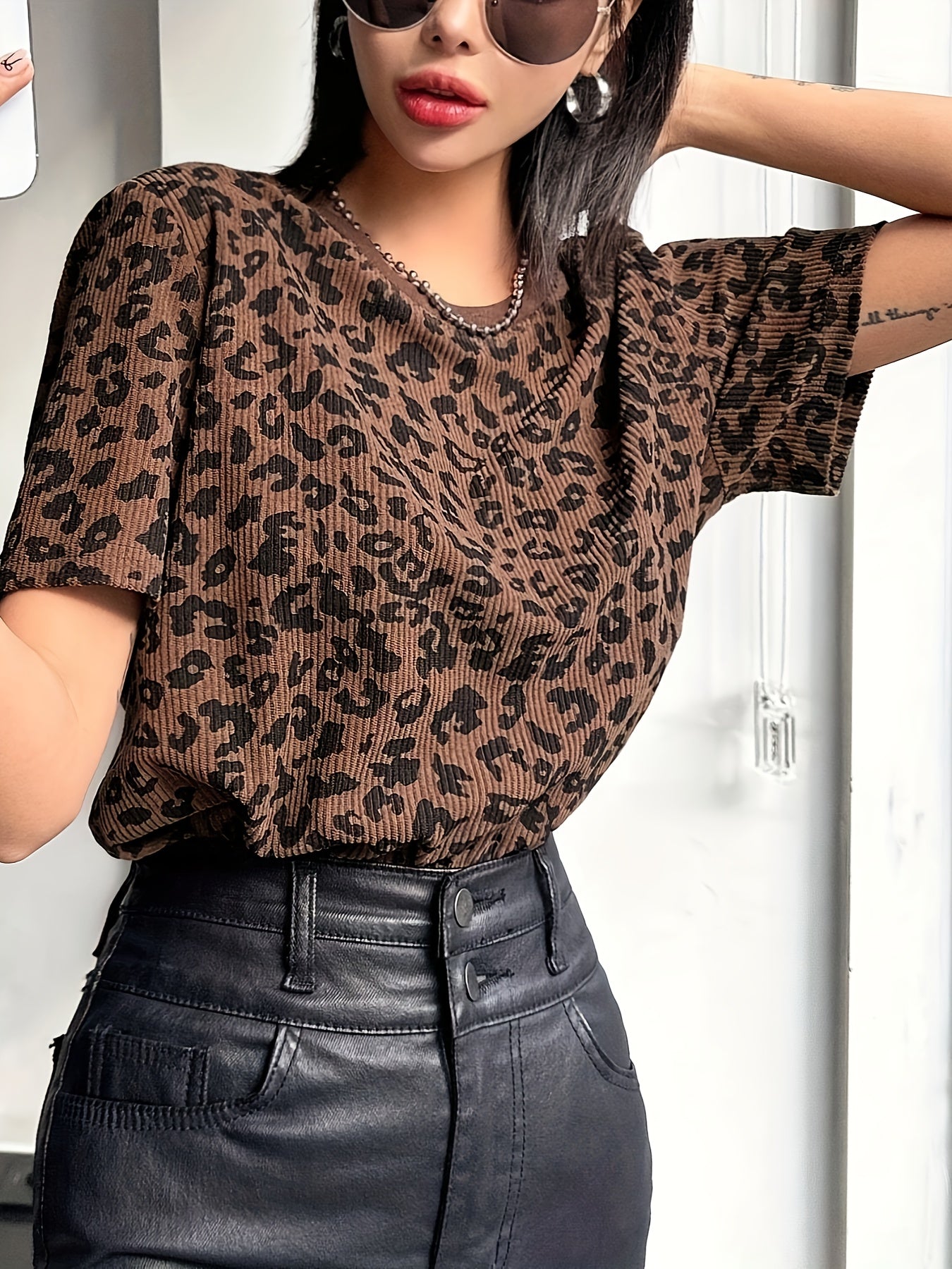 Women'S Stylish Short - Sleeve T-Shirt with Leopard Print - veyora