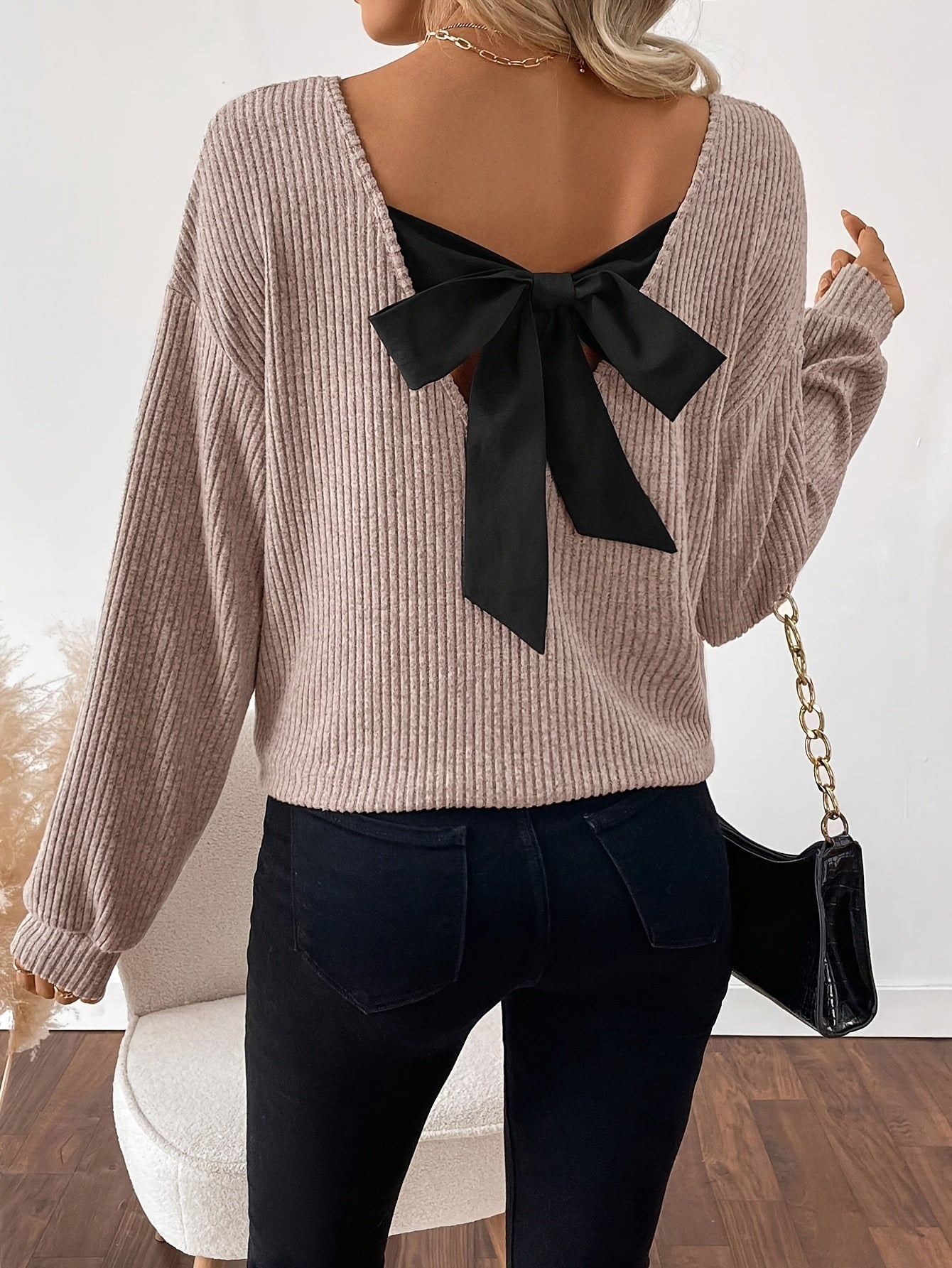 Women'S Stylish V - Neck T-Shirt with a Bow at The Back - veyora