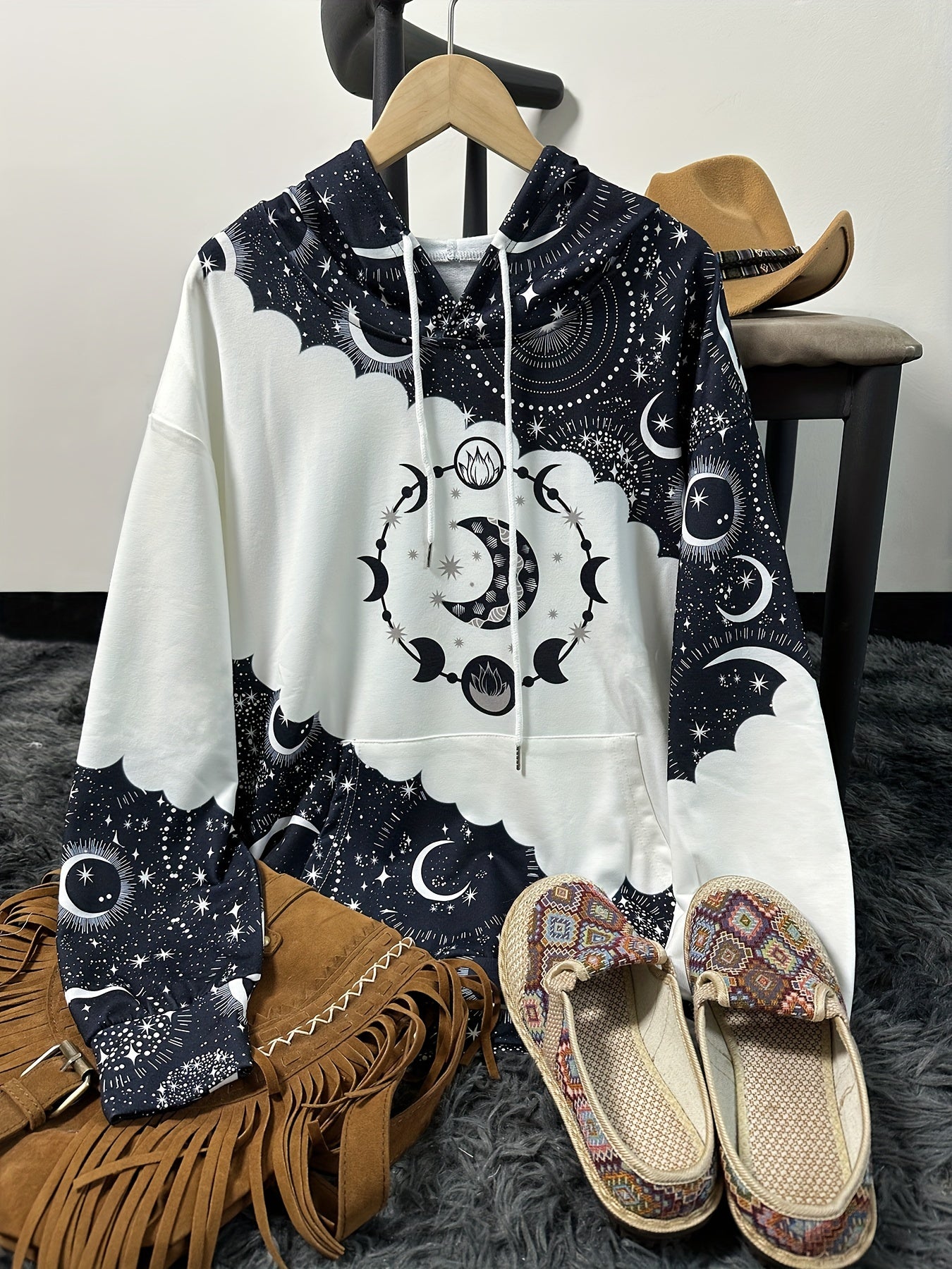 Women'S Casual Stylish Hooded Sweatshirt with a Western Ethnic Style And Vintage Print. - veyora