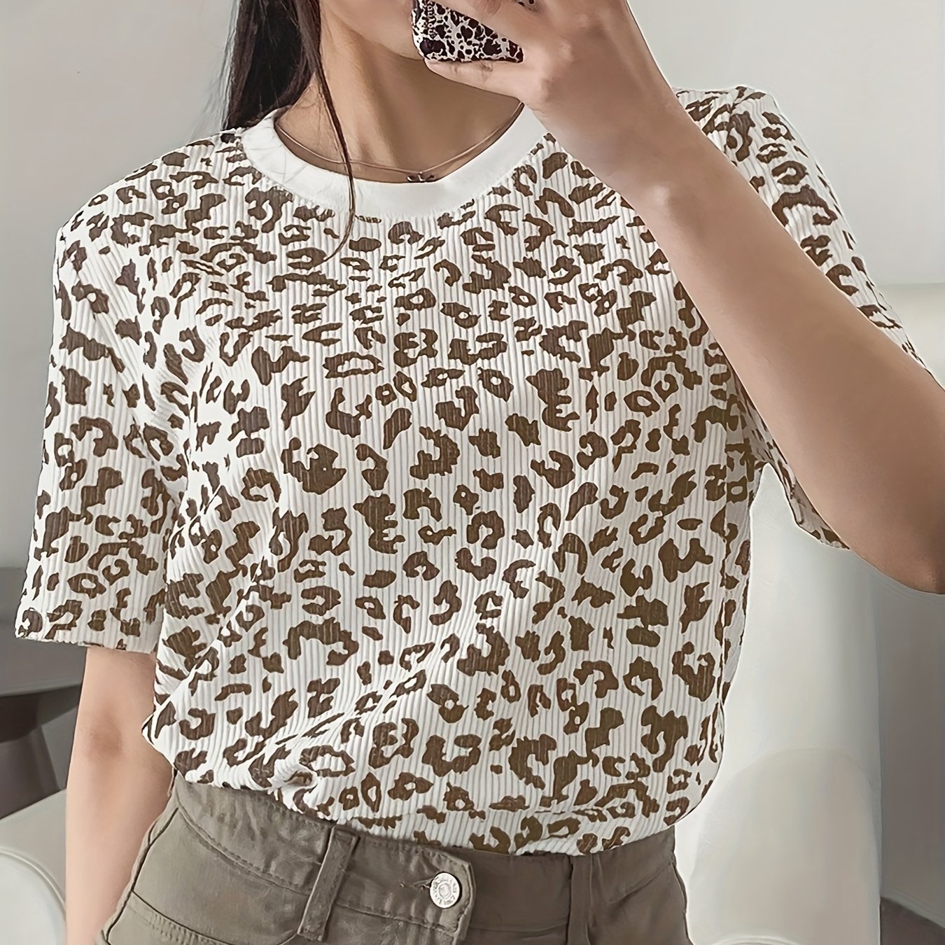 Women'S Stylish Short - Sleeve T-Shirt with Leopard Print - veyora