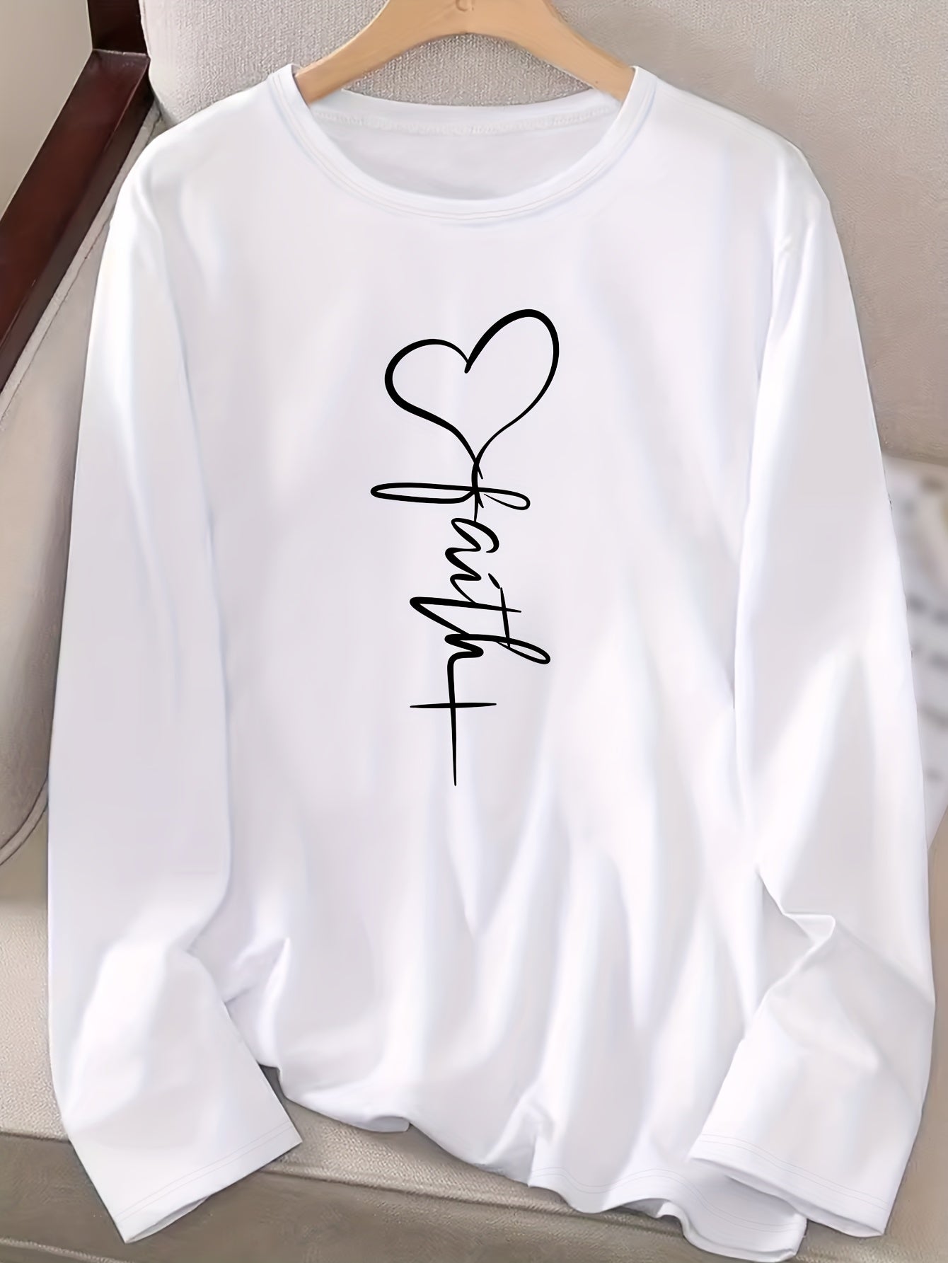 Women'S Casual Long Sleeve Crew Neck T-Shirt with Elegant Heart & "Love" Script Design - Soft Polyester Fabric, Perfect for Fall Fashion, Christian Fashion | Elegant Scripture Shirt | Applique Detail, Ladies T Shirts - veyora