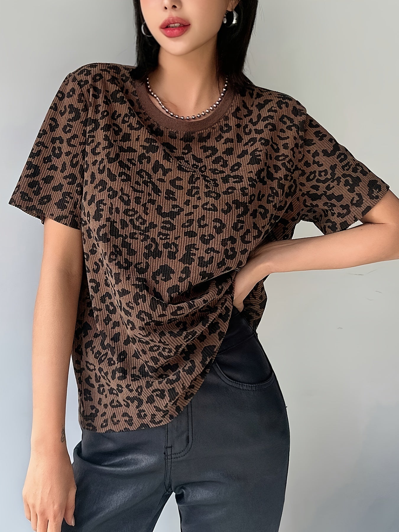 Women'S Stylish Short - Sleeve T-Shirt with Leopard Print - veyora