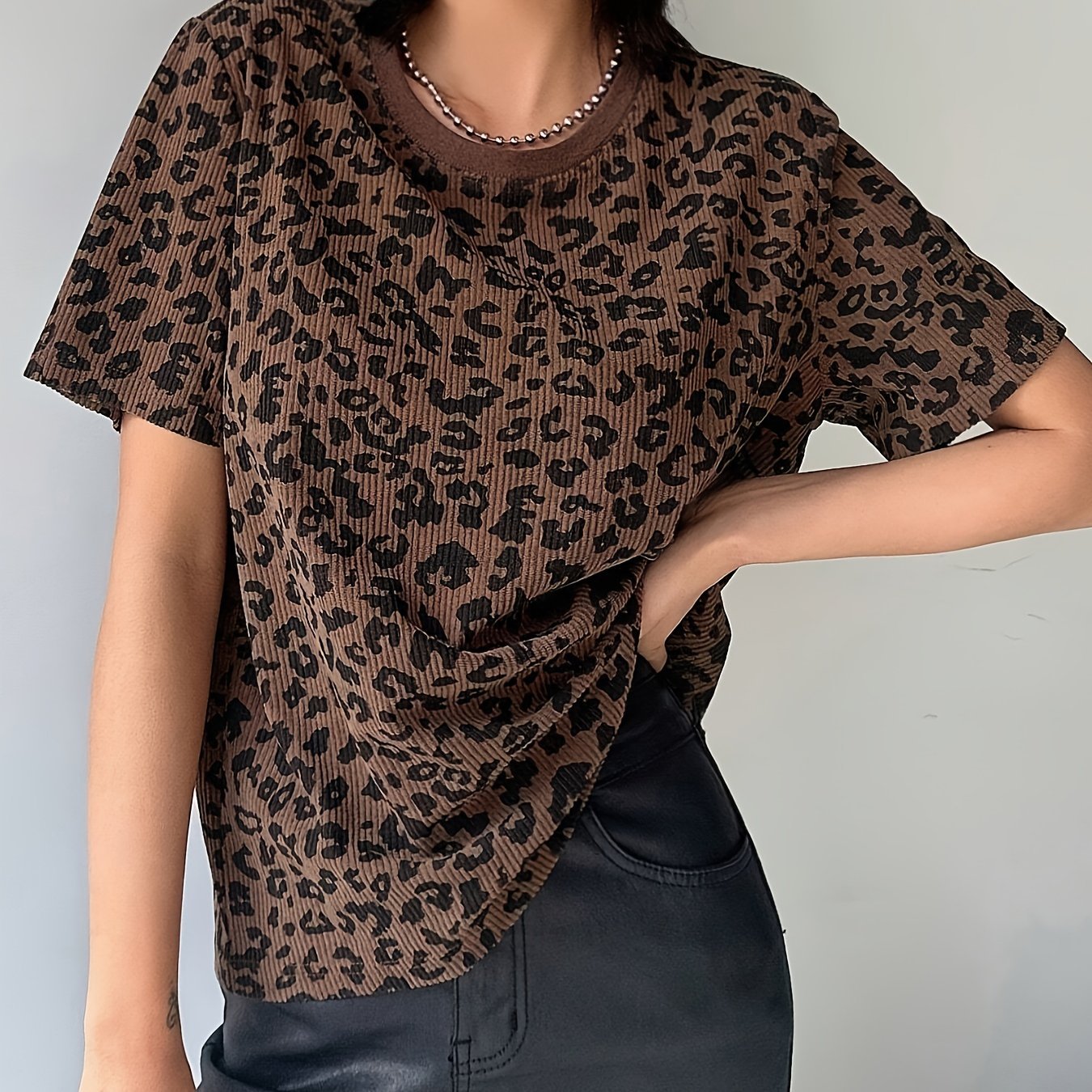 Women'S Stylish Short - Sleeve T-Shirt with Leopard Print - veyora