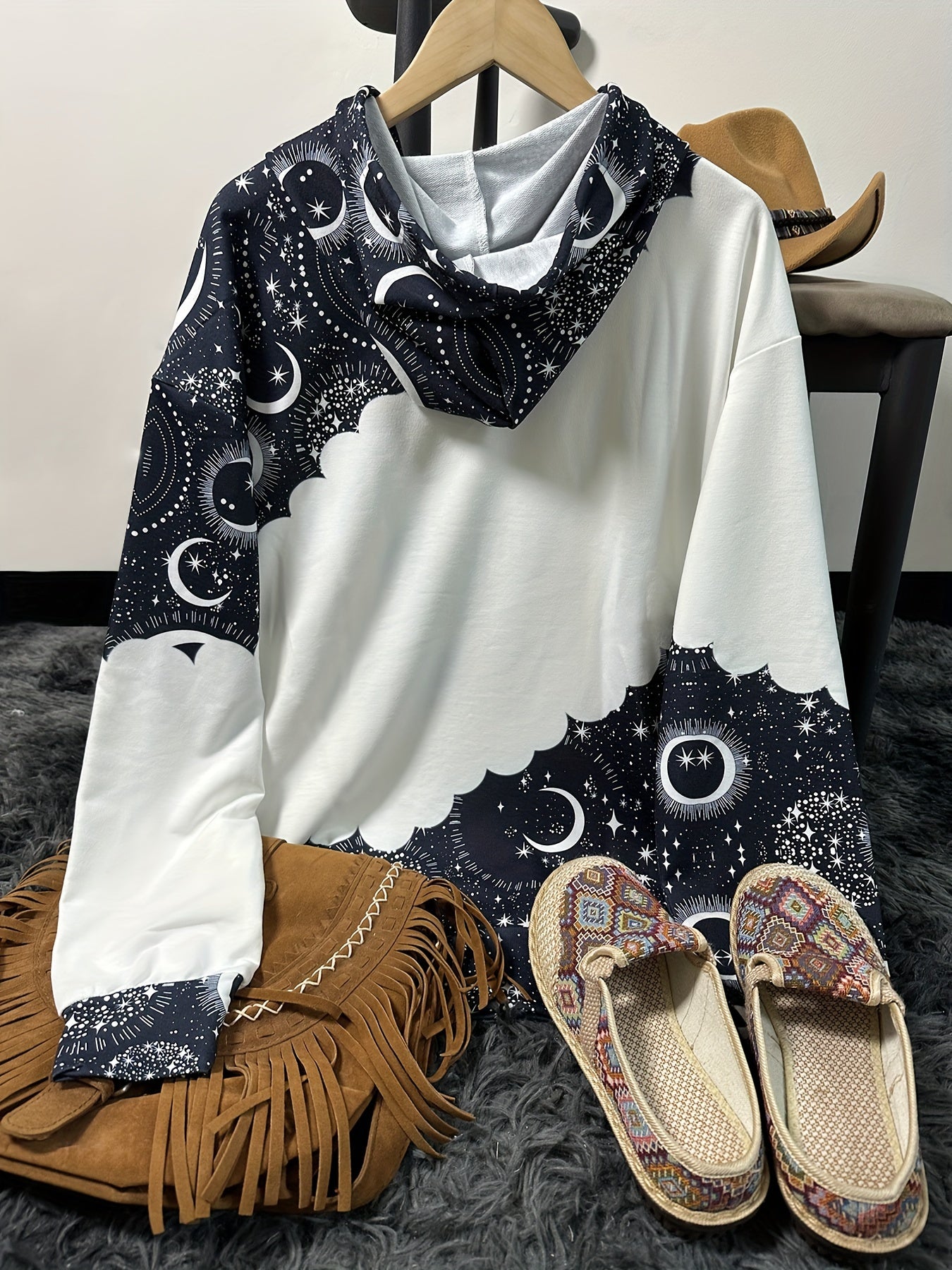 Women'S Casual Stylish Hooded Sweatshirt with a Western Ethnic Style And Vintage Print. - veyora