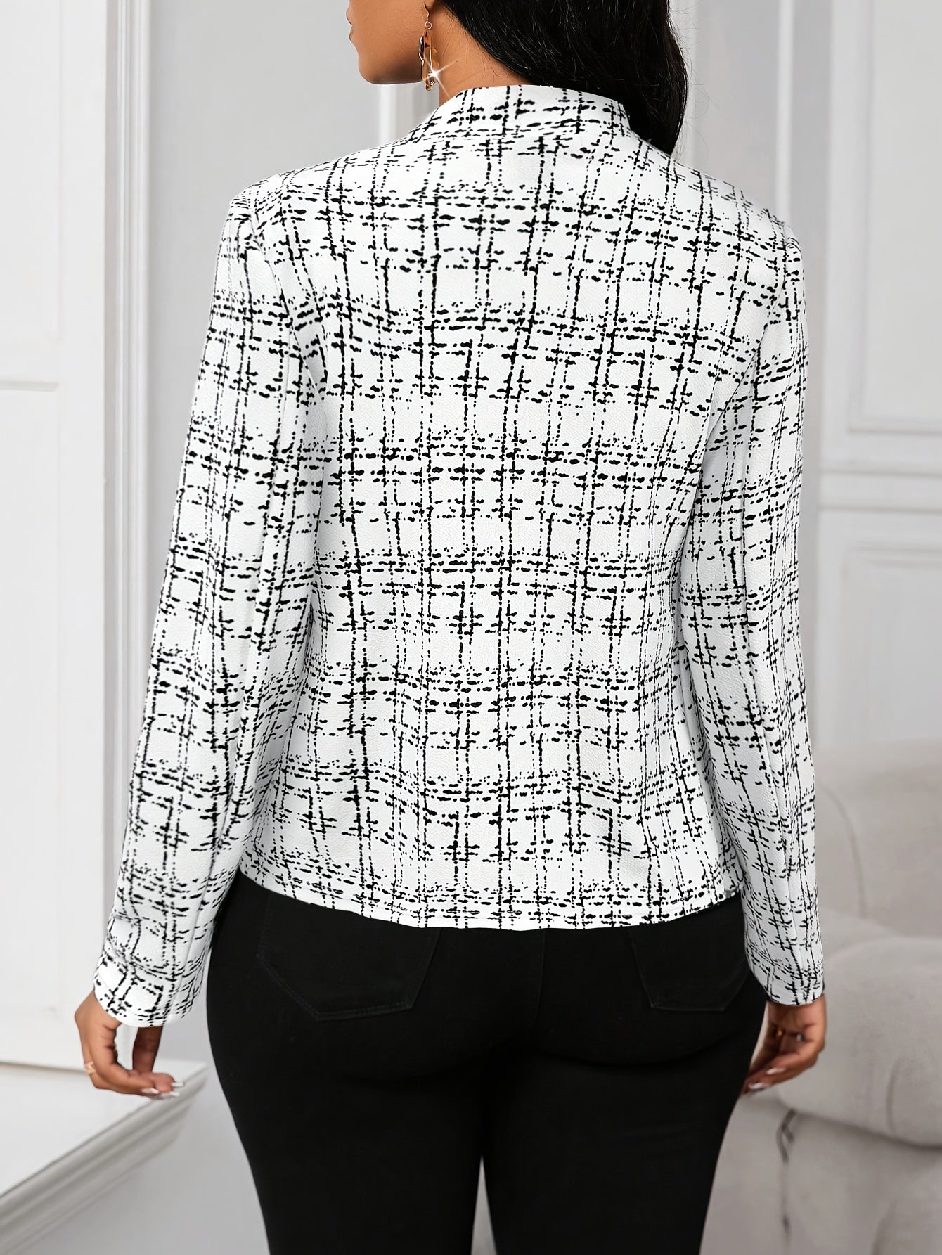 Elegant Women'S Plaid Blazer in a Beige - Brown Color Scheme, Featuring a Structured Collar Design Suitable for All Seasons. This Versatile Piece Is Perfect for Both Office And Party Settings - veyora