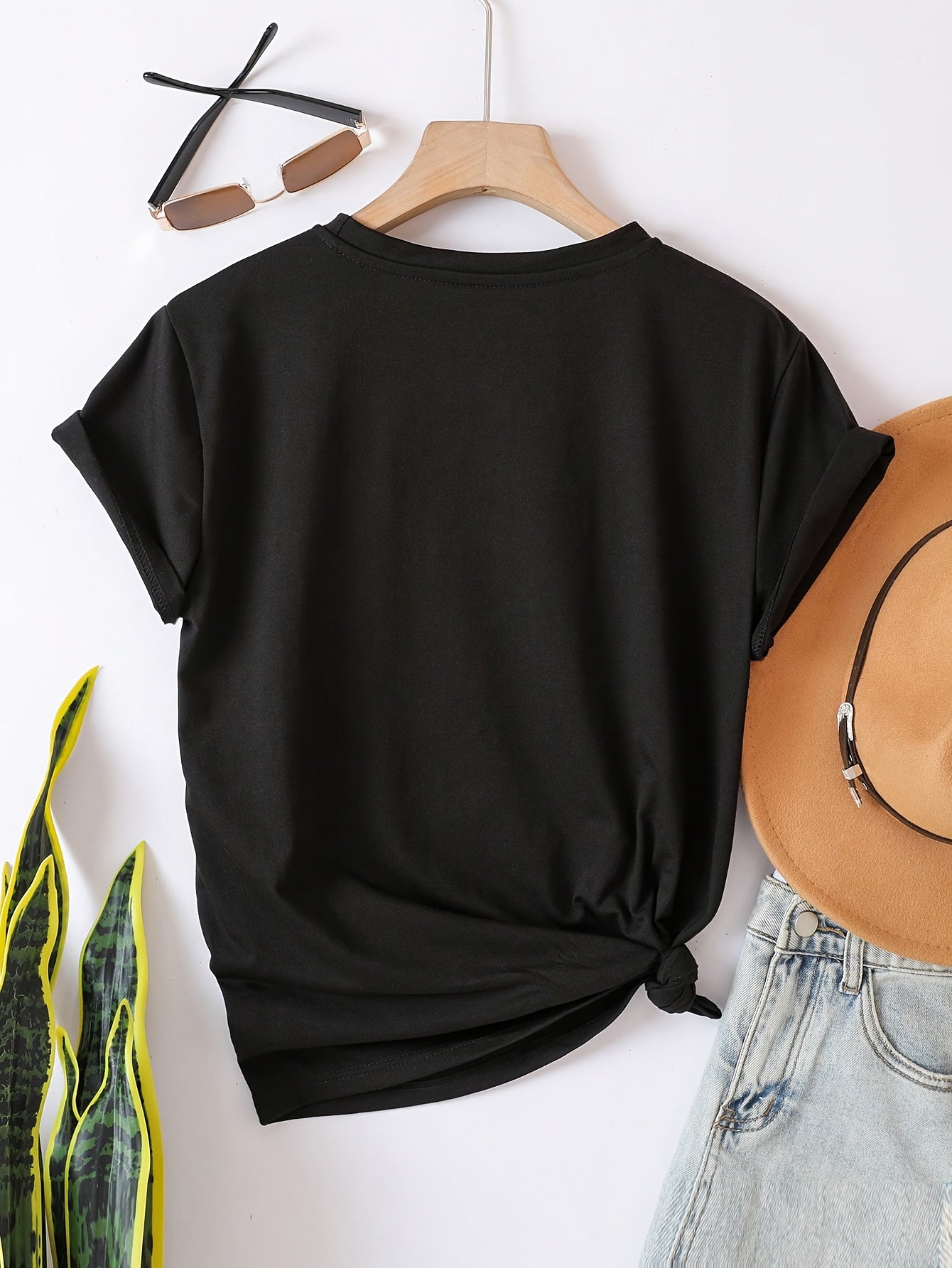 Casual Short - Sleeve T-Shirt for Women with a Heart - Shaped Letter Design, Featuring a Easy Round Neck And a Loose Fit Suitable for Spring And Summer - veyora