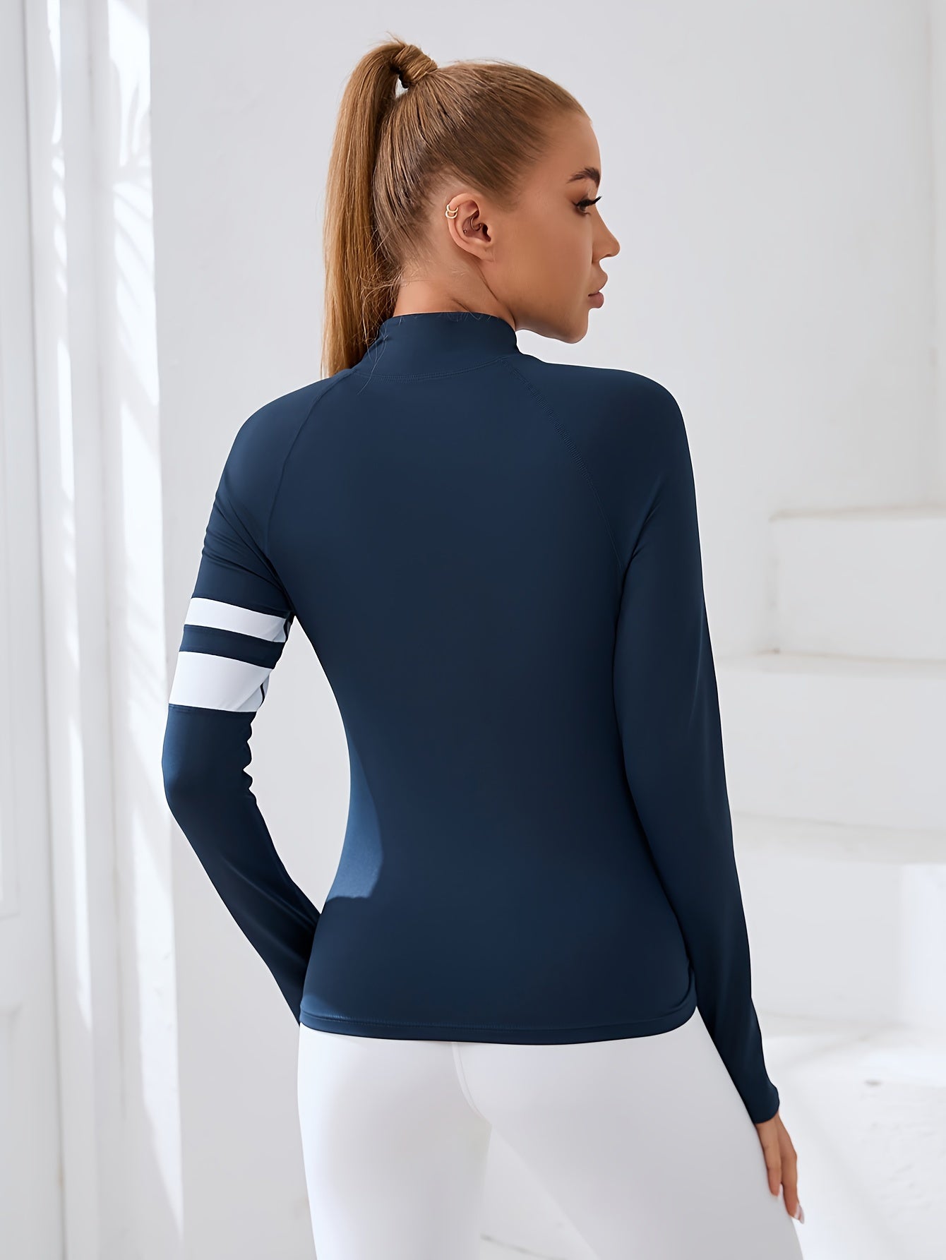 Long Sleeve Sports Lightweight Jacket for Women, Breathable Thumb Hole Sunscreen Outdoor Yoga Casual Running Cloth for Mountain Climbing