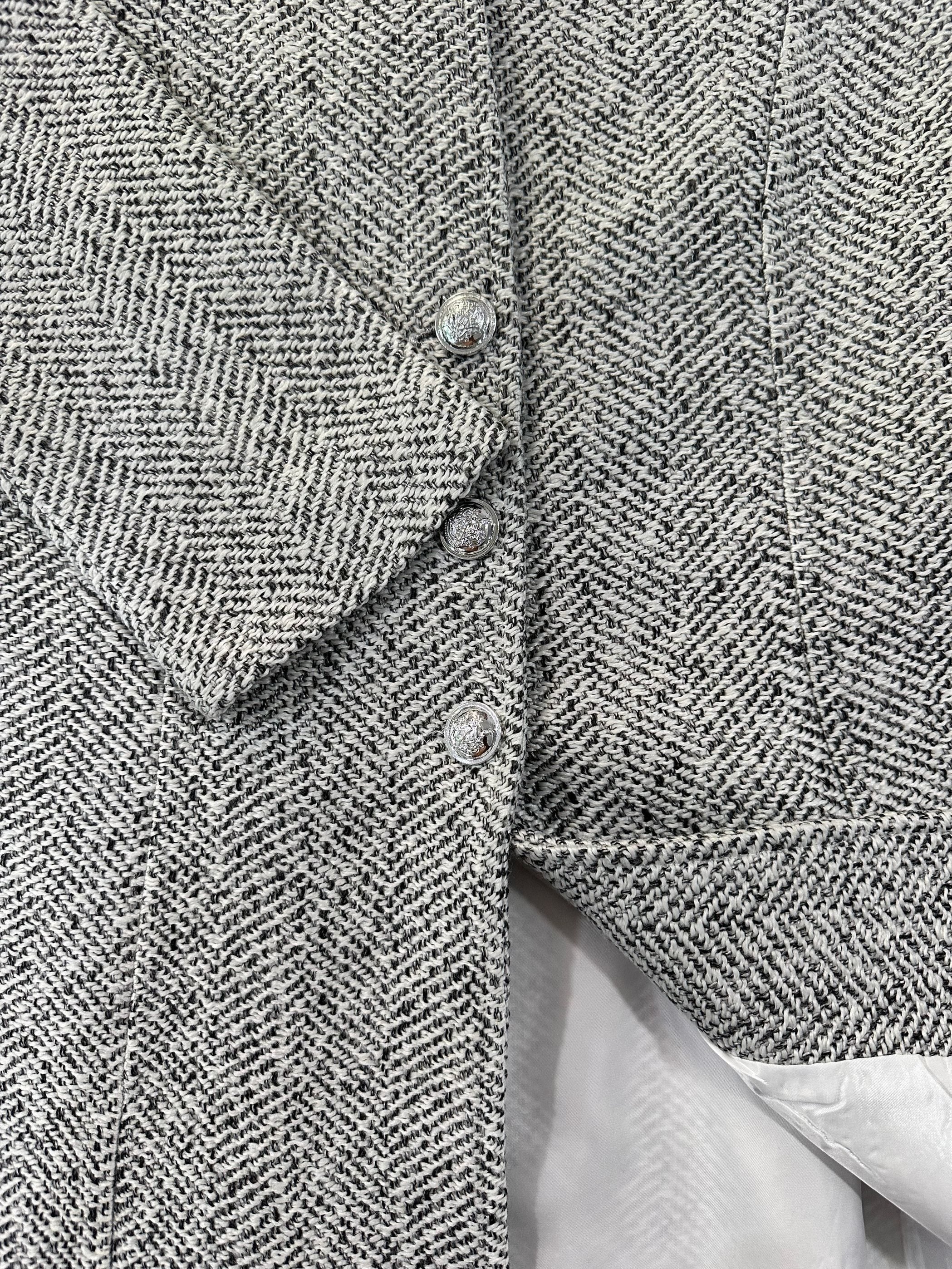 Women's Stylish Mid-Length Tweed Coat - Slim Fit Casual Polyester Outerwear with Button Front, Long Sleeves, and Side Pockets for Fall/Winter